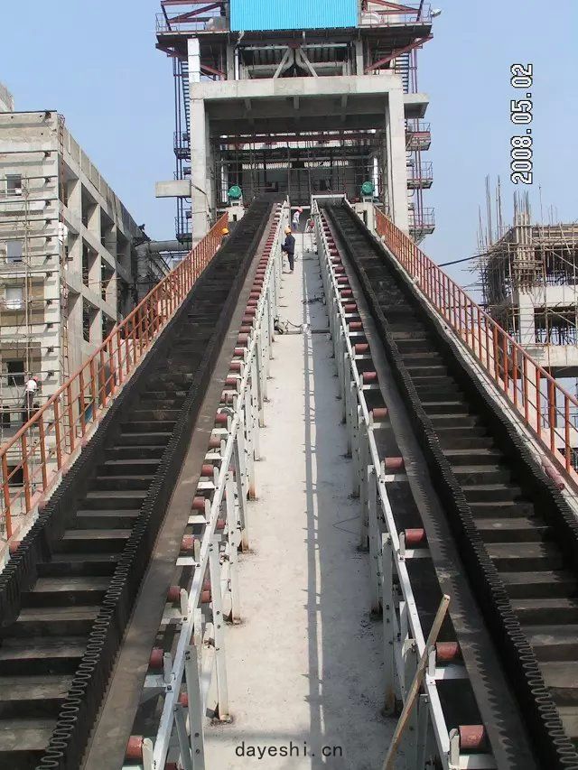 濟(jì)寧(níng)礦用大傾(qīng)角輸(shū)送機